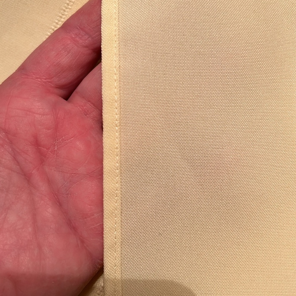 Rectangular cream yellow table cloth - Picture 3 of 3